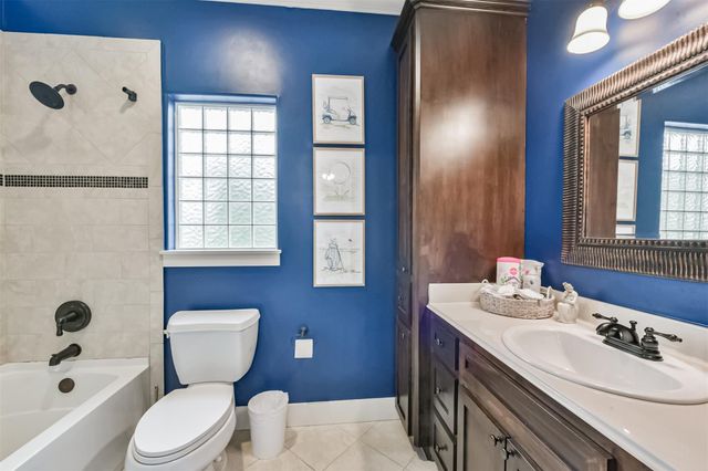 240 E Woodland Street, Houston, TX 77009