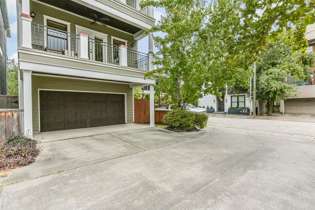 240 E Woodland Street, Houston, TX 77009