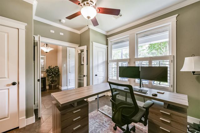 240 E Woodland Street, Houston, TX 77009