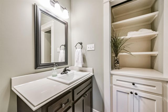 240 E Woodland Street, Houston, TX 77009