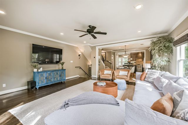 240 E Woodland Street, Houston, TX 77009