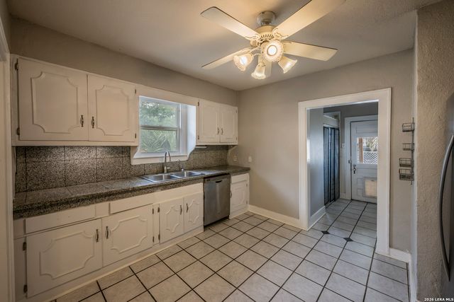 301 FURR DR, San Antonio, TX 78201