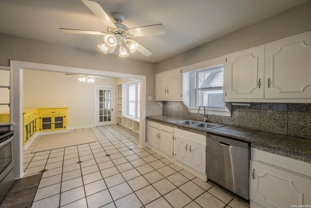 301 FURR DR, San Antonio, TX 78201