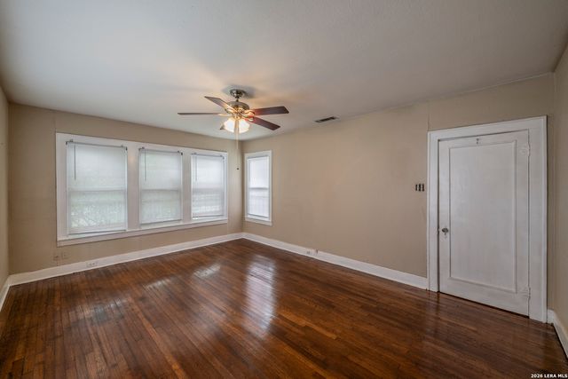 301 FURR DR, San Antonio, TX 78201