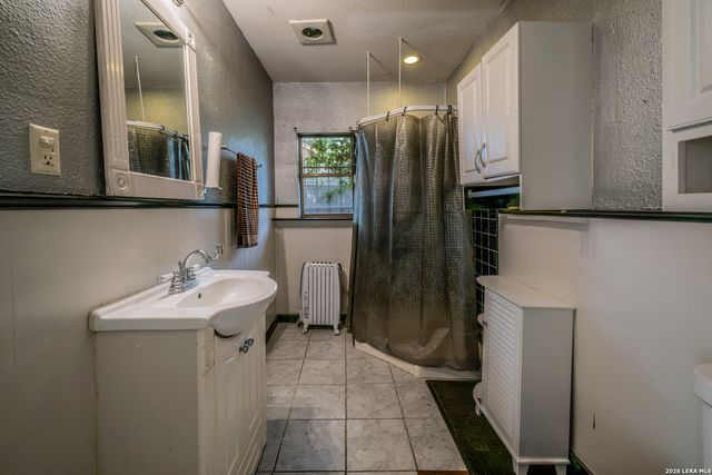 301 FURR DR, San Antonio, TX 78201