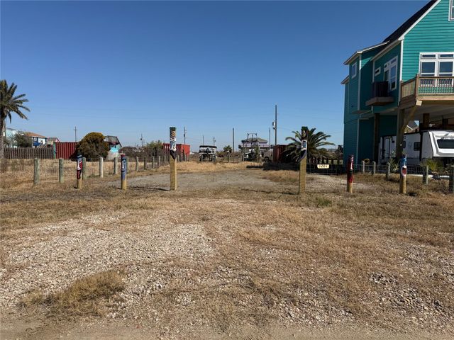 1201 Rollover Circle, Gilchrist, TX 77617