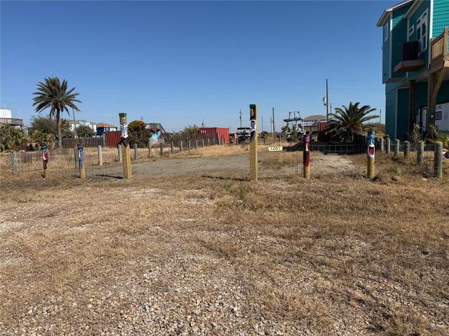 1201 Rollover Circle, Gilchrist, TX 77617