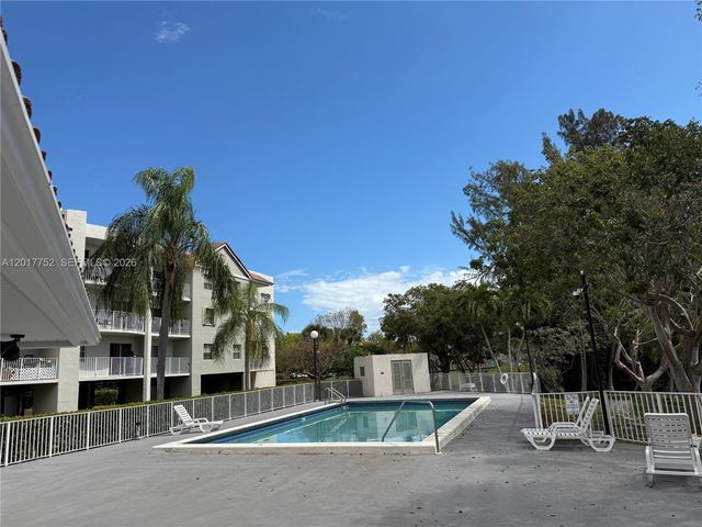 8260 SW 210th St 108, Cutler Bay, FL 33189