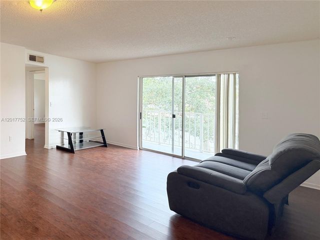 8260 SW 210th St 108, Cutler Bay, FL 33189