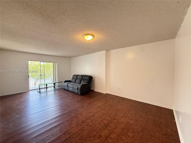 8260 SW 210th St 108, Cutler Bay, FL 33189