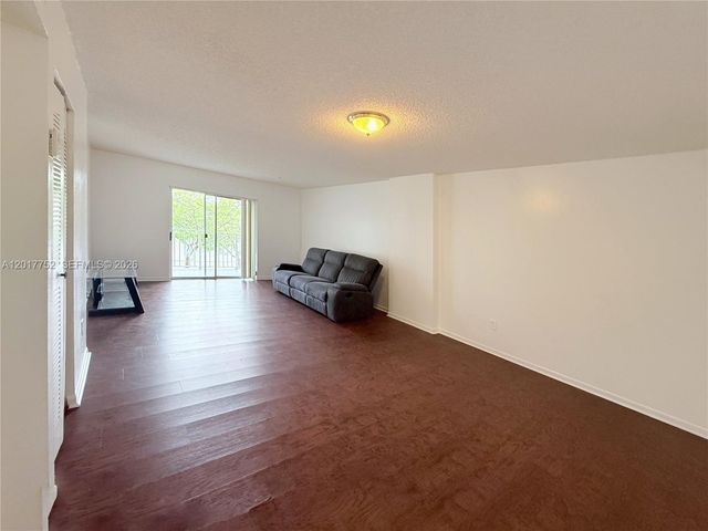 8260 SW 210th St 108, Cutler Bay, FL 33189