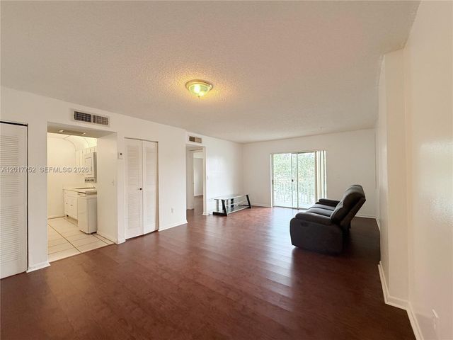 8260 SW 210th St 108, Cutler Bay, FL 33189
