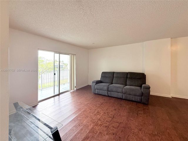 8260 SW 210th St 108, Cutler Bay, FL 33189