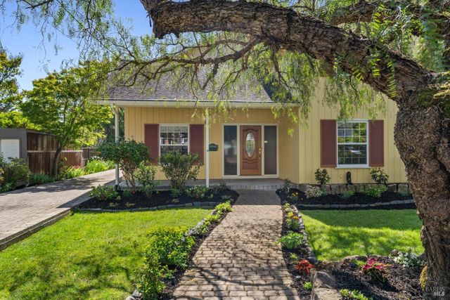 811 D St, Petaluma, CA 94952