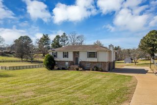 2195 Clara Mathis Rd, Spring Hill, TN 37174