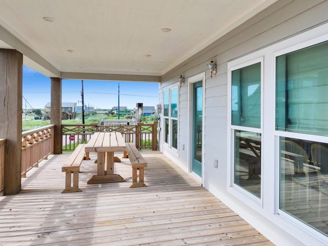 990 Peachtree, Gilchrist, TX 77617