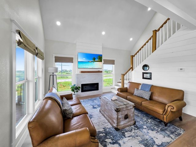 990 Peachtree, Gilchrist, TX 77617