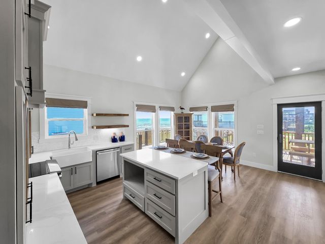 990 Peachtree, Gilchrist, TX 77617