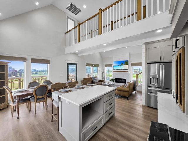 990 Peachtree, Gilchrist, TX 77617