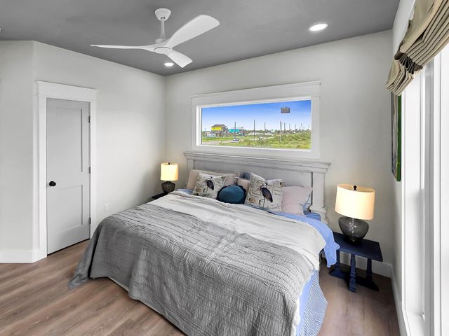 990 Peachtree, Gilchrist, TX 77617