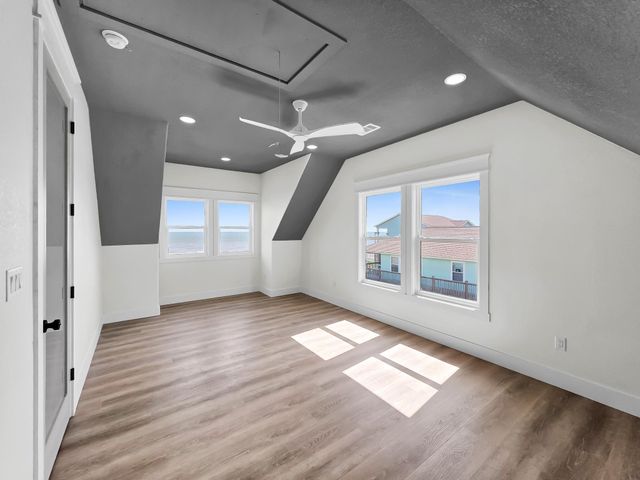 990 Peachtree, Gilchrist, TX 77617
