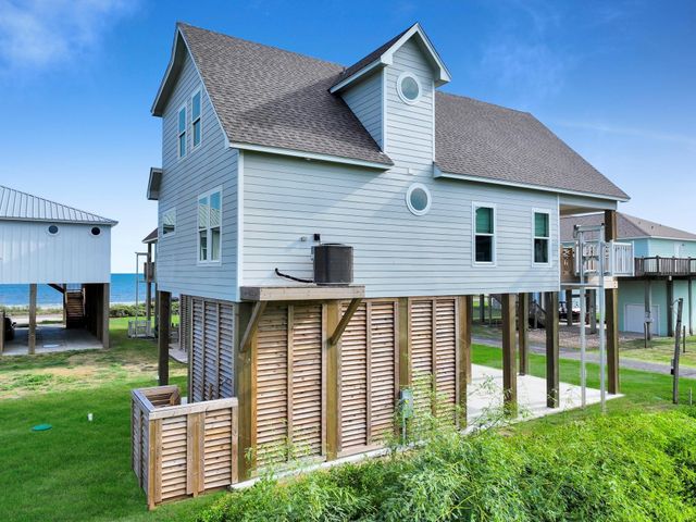 990 Peachtree, Gilchrist, TX 77617