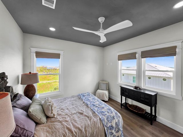 990 Peachtree, Gilchrist, TX 77617