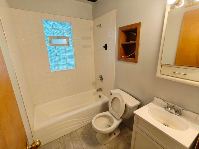 128 W 49th Avenue, Gary, IN 46408