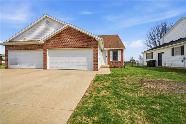 1308 Beacon Hill Court, Normal, IL 61761
