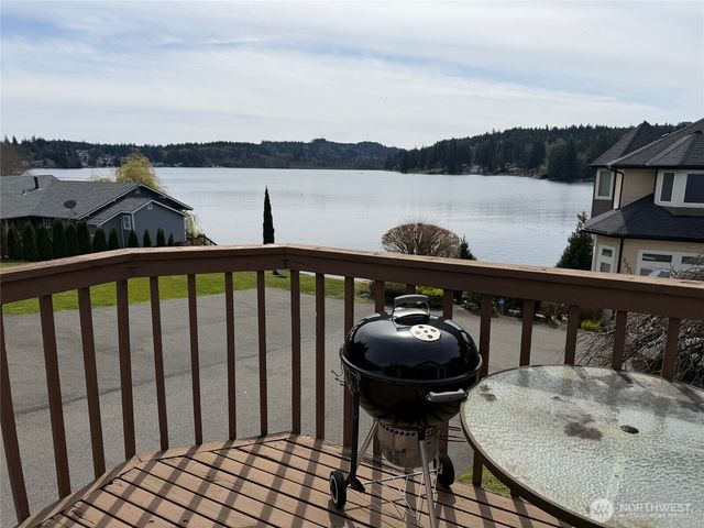 1259 Northlake Way NW, Bremerton, WA 98312