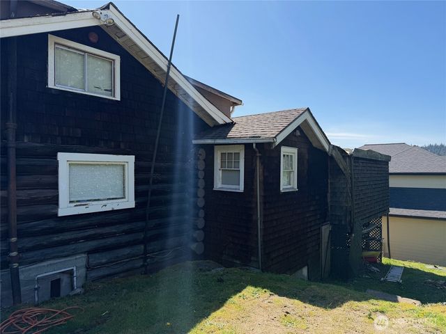 1259 Northlake Way NW, Bremerton, WA 98312