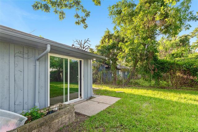 10502 Royal Oaks Drive, Houston, TX 77016