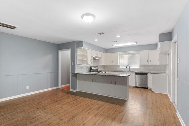 10502 Royal Oaks Drive, Houston, TX 77016