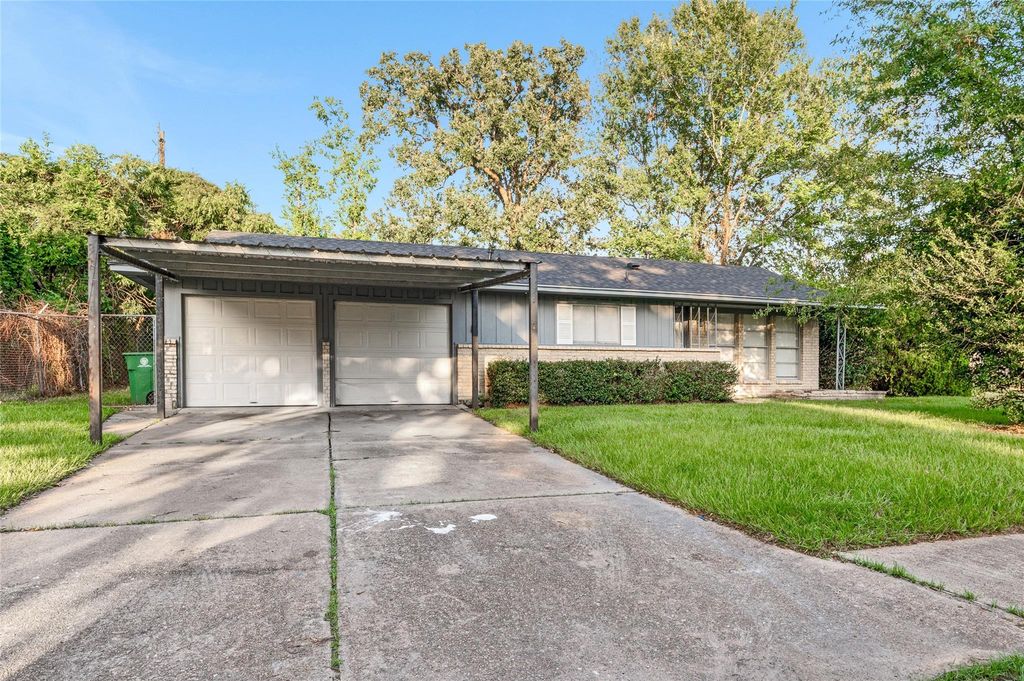 10502 Royal Oaks Drive, Houston, TX 77016