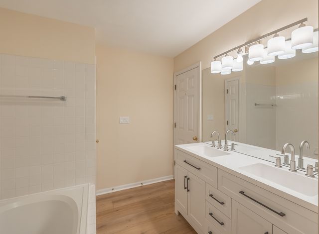 1179 Edington Court, Carol Stream, IL 60188