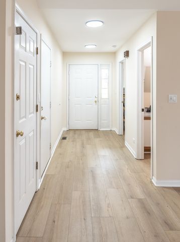 1179 Edington Court, Carol Stream, IL 60188