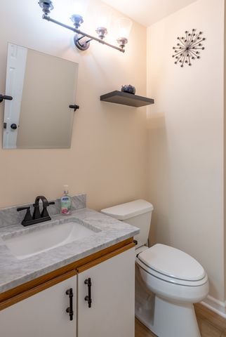 1179 Edington Court, Carol Stream, IL 60188