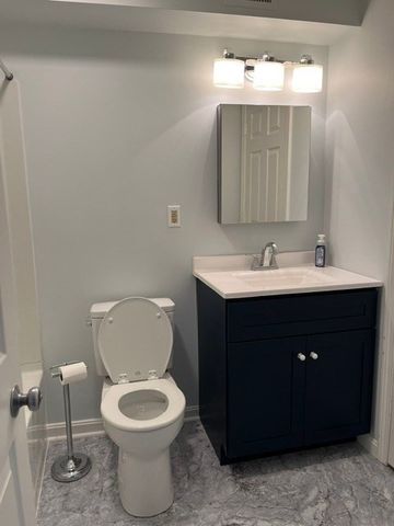 12 Beals Cove Rd H, Hingham, MA 02043