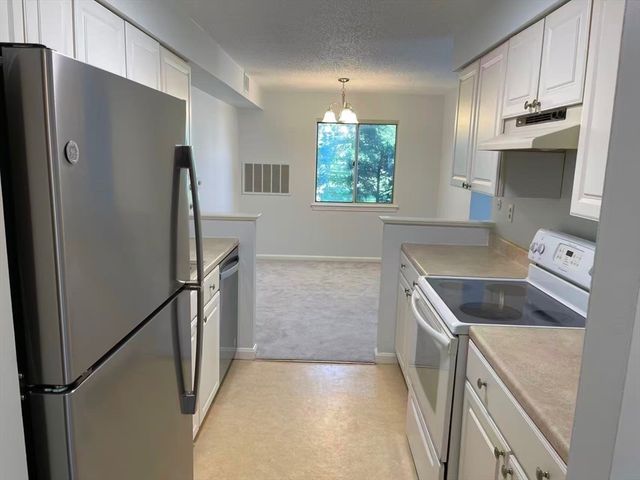12 Beals Cove Rd H, Hingham, MA 02043