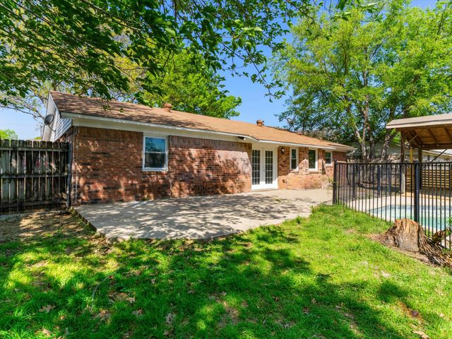 6620 Bernadine Drive, Watauga, TX 76148