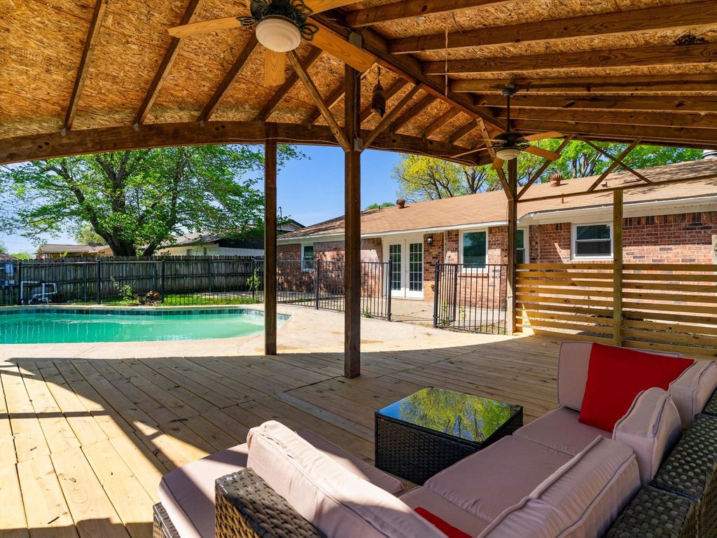 6620 Bernadine Drive, Watauga, TX 76148