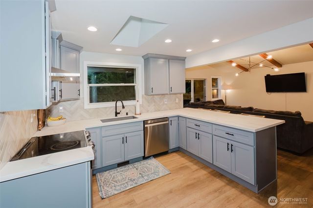 11255 Ridge Rim Trail SE, Port Orchard, WA 98367