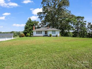 256 School Road, Mill Spring, NC 28756