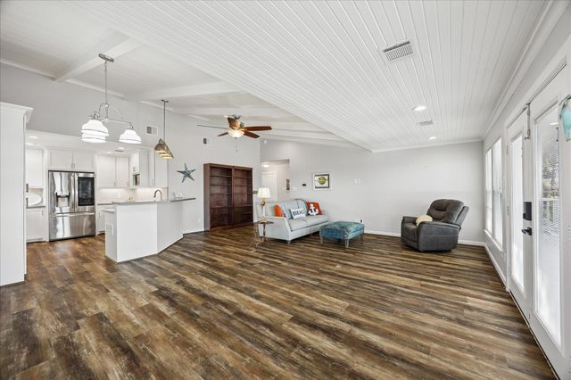 853 Marlin Street, Bayou Vista, TX 77563