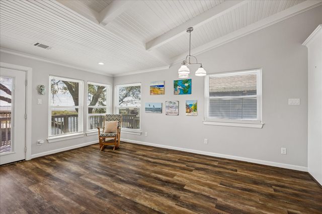 853 Marlin Street, Bayou Vista, TX 77563