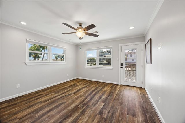 853 Marlin Street, Bayou Vista, TX 77563
