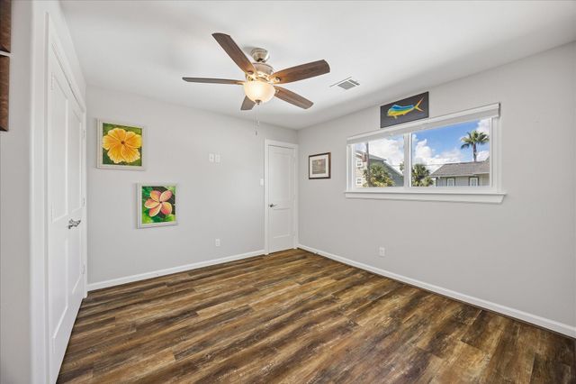 853 Marlin Street, Bayou Vista, TX 77563