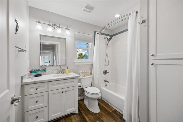 853 Marlin Street, Bayou Vista, TX 77563