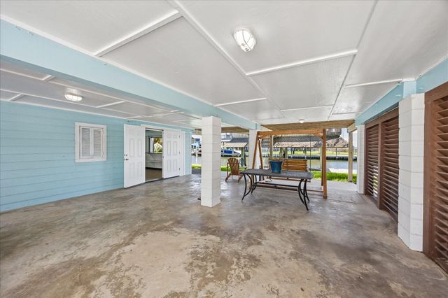 853 Marlin Street, Bayou Vista, TX 77563