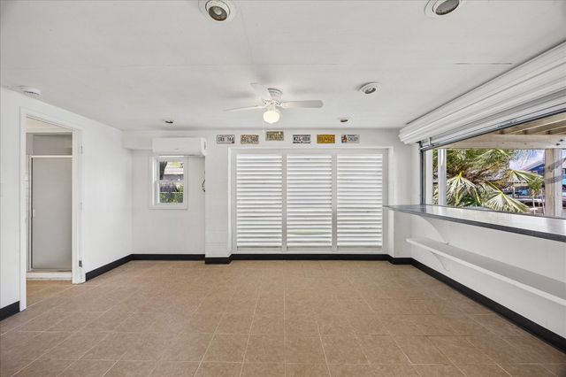 853 Marlin Street, Bayou Vista, TX 77563